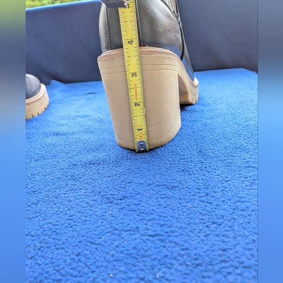 Dolce Vita Black Leather Ankle Boots with Tan Sole - Picture 6 of 6